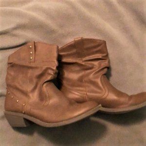 Studded Low Rise Relaxed Boots